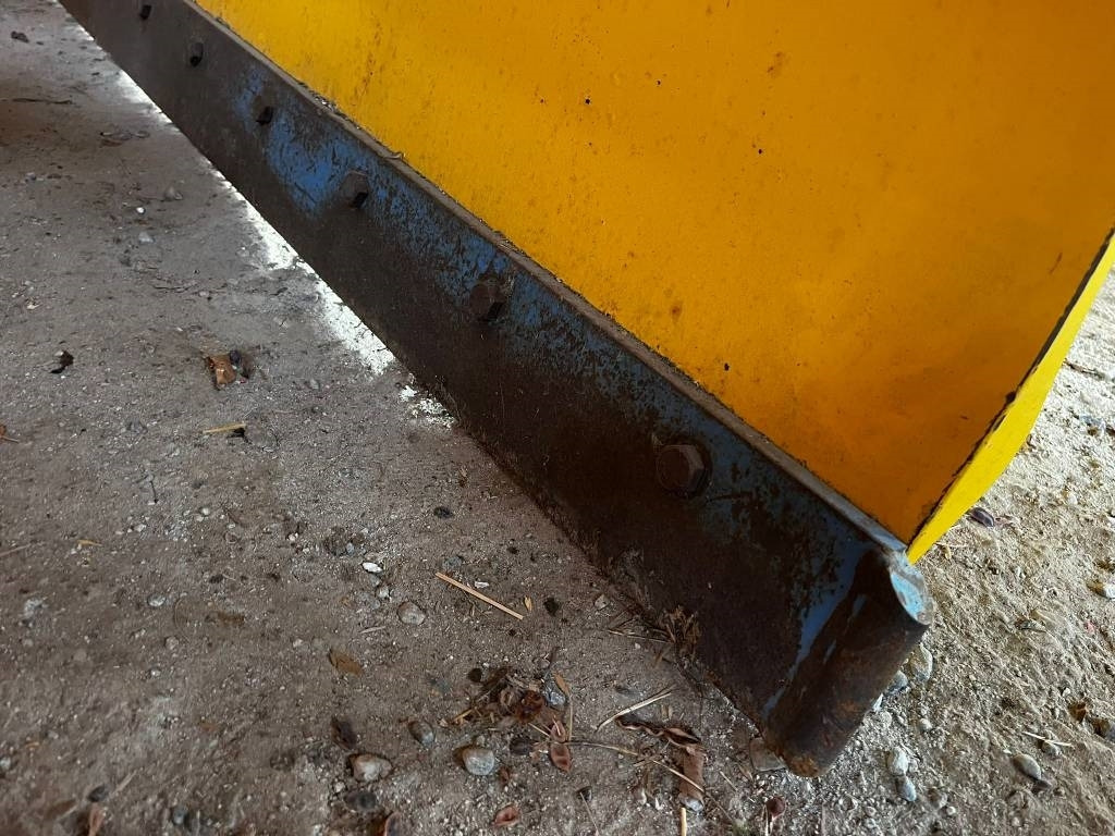 ORMU LAMA NEVE 2500 - Snow plows for Agricultural machinery: picture 4 ORMU LAMA NEVE 2500 - Snow plows for Agricultural machinery: picture 4