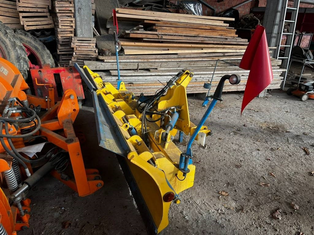ORMU LAMA NEVE 2500 - Snow plows for Agricultural machinery: picture 2 ORMU LAMA NEVE 2500 - Snow plows for Agricultural machinery: picture 2