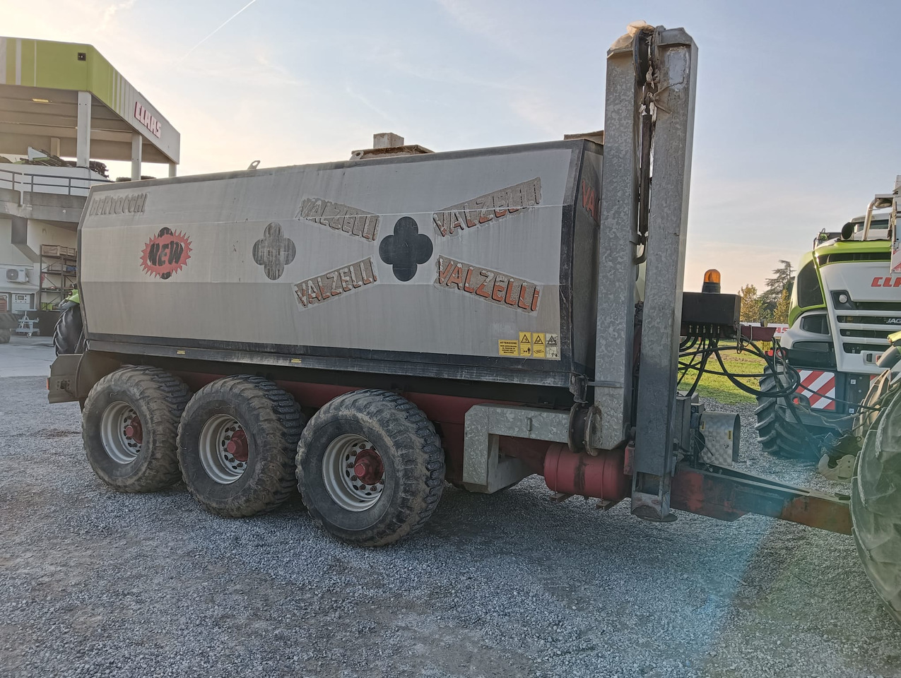 Valzelli 200 cb - Farm trailer: picture 1 Valzelli 200 cb - Farm trailer: picture 1