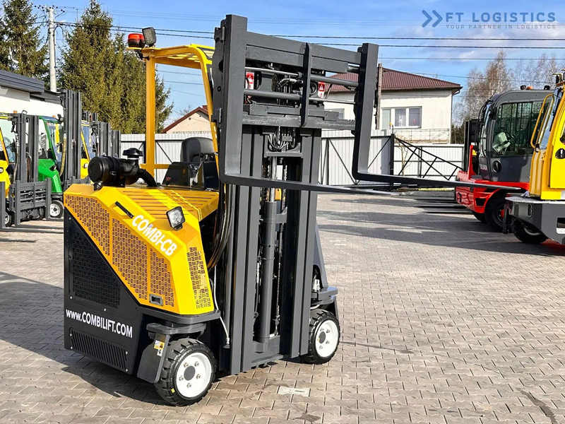 Combilift C3000CB / LPG / TRIPLEX / 4900MM / FREE LIFT / POSITIONER / LIKE NEW C3000CB / LPG / TRIPLEX / 4900MM / FREE LIFT / POSITIONER / - 4-way reach truck: picture 1 Combilift C3000CB / LPG / TRIPLEX / 4900MM / FREE LIFT / POSITIONER / LIKE NEW C3000CB / LPG / TRIPLEX / 4900MM / FREE LIFT / POSITIONER / - 4-way reach truck: picture 1