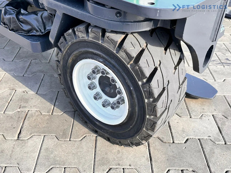 4-way reach truck Combilift C4000 / TRIPLEX / 4900MM / LPG / FREE LIFT / FORK SHIFT / LIKE NEW C4000 / TRIPLEX / 4900MM / LPG / FREE LIFT / FORK SHIFT / LIK: picture 5 4-way reach truck Combilift C4000 / TRIPLEX / 4900MM / LPG / FREE LIFT / FORK SHIFT / LIKE NEW C4000 / TRIPLEX / 4900MM / LPG / FREE LIFT / FORK SHIFT / LIK: picture 5