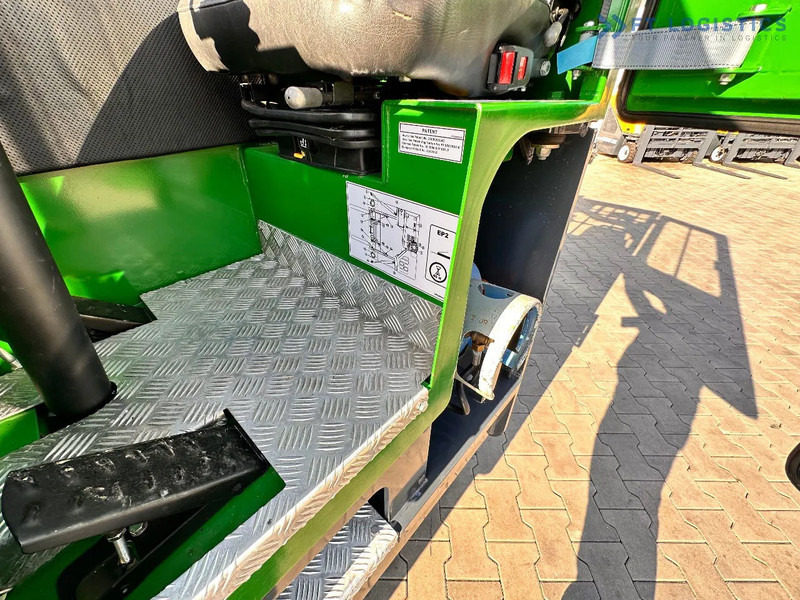 4-way reach truck Combilift C4000 / TRIPLEX / 4900MM / LPG / FREE LIFT / FORK SHIFT / LIKE NEW C4000 / TRIPLEX / 4900MM / LPG / FREE LIFT / FORK SHIFT / LIK: picture 19 4-way reach truck Combilift C4000 / TRIPLEX / 4900MM / LPG / FREE LIFT / FORK SHIFT / LIKE NEW C4000 / TRIPLEX / 4900MM / LPG / FREE LIFT / FORK SHIFT / LIK: picture 19