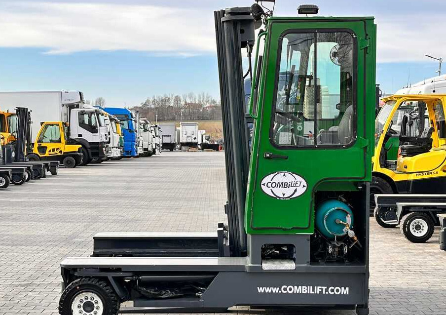 Combilift C4500 / LPG / UDT / TRIPLEX / 5500MM / FREE LIFT / FORK POSITIONER / LIKE NEW - 4-way reach truck: picture 2 Combilift C4500 / LPG / UDT / TRIPLEX / 5500MM / FREE LIFT / FORK POSITIONER / LIKE NEW - 4-way reach truck: picture 2