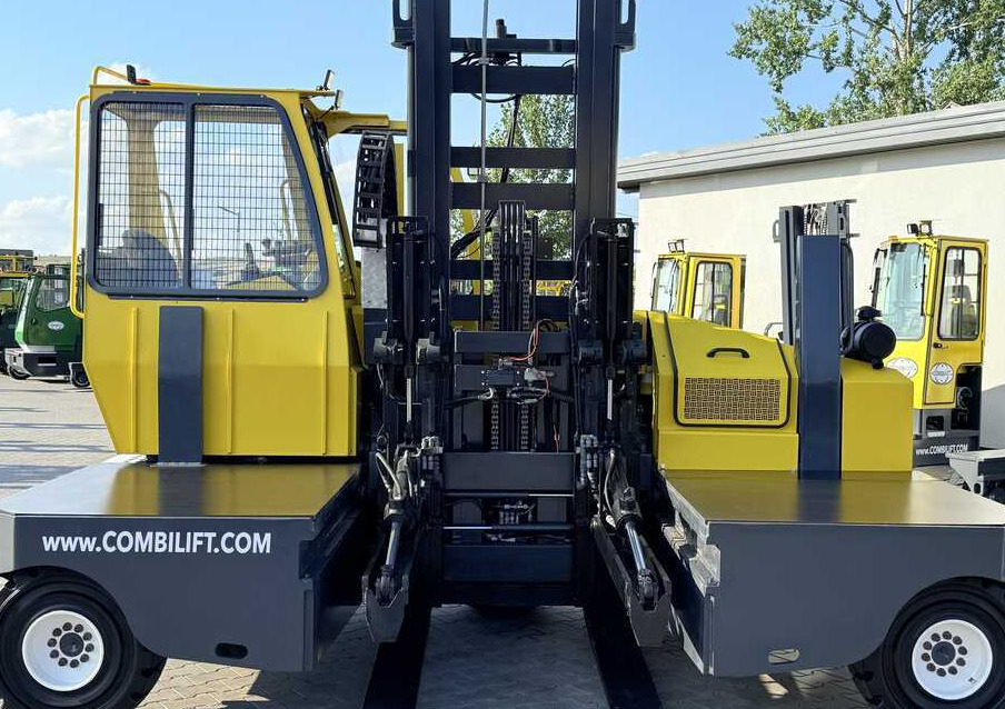 Combilift C6000SR / DUPLEX / 4200MM / LOAD CLAMP ON FORKS / FREE LIFT / DIESEL / POSITIONER / NEW TIRES / LIKE NEW / Wide range of four-way and side loaders, tailored to diverse needs and applications - 4-way reach truck: picture 4 Combilift C6000SR / DUPLEX / 4200MM / LOAD CLAMP ON FORKS / FREE LIFT / DIESEL / POSITIONER / NEW TIRES / LIKE NEW / Wide range of four-way and side loaders, tailored to diverse needs and applications - 4-way reach truck: picture 4