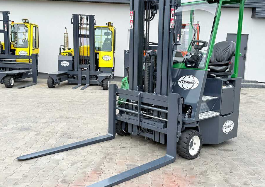 Combilift CB3000 / DIESEL / TRIPLEX 4900MM / FREE LIFT / SIDESHIFT / FORK POSITIONER / 1500MM FORKS / LIKE NEW - 4-way reach truck: picture 2 Combilift CB3000 / DIESEL / TRIPLEX 4900MM / FREE LIFT / SIDESHIFT / FORK POSITIONER / 1500MM FORKS / LIKE NEW - 4-way reach truck: picture 2