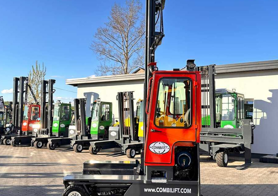 Combilift COMBILIFT C4000 – TRIPLEX 9300 mm – Year 2017 – GAS – FREE LIFT – FORK SIDE SHIFT – CONDITION 5/5 - 4-way reach truck: picture 3 Combilift COMBILIFT C4000 – TRIPLEX 9300 mm – Year 2017 – GAS – FREE LIFT – FORK SIDE SHIFT – CONDITION 5/5 - 4-way reach truck: picture 3