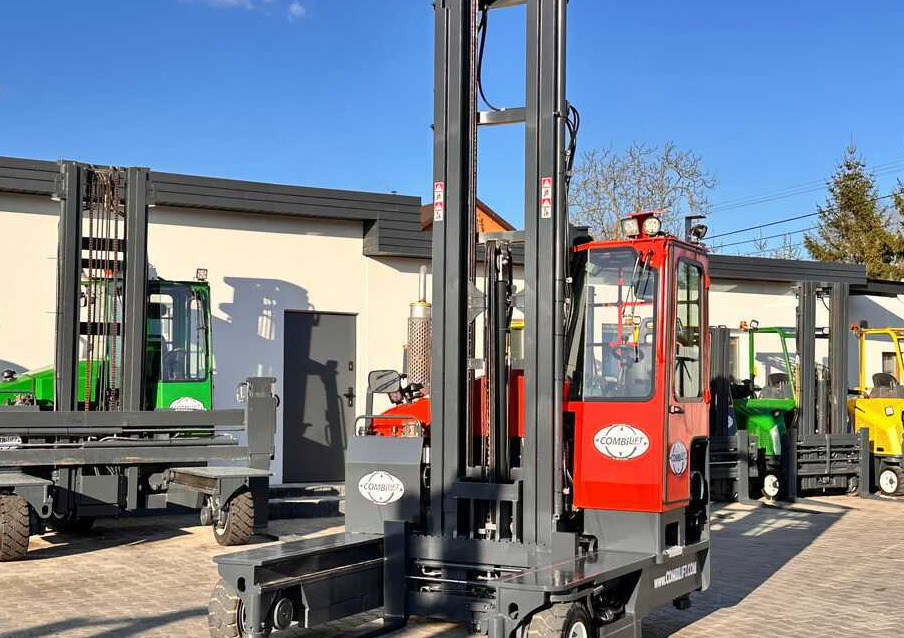 Combilift COMBILIFT C4000 – TRIPLEX 9300 mm – Year 2017 – GAS – FREE LIFT – FORK SIDE SHIFT – CONDITION 5/5 - 4-way reach truck: picture 4 Combilift COMBILIFT C4000 – TRIPLEX 9300 mm – Year 2017 – GAS – FREE LIFT – FORK SIDE SHIFT – CONDITION 5/5 - 4-way reach truck: picture 4