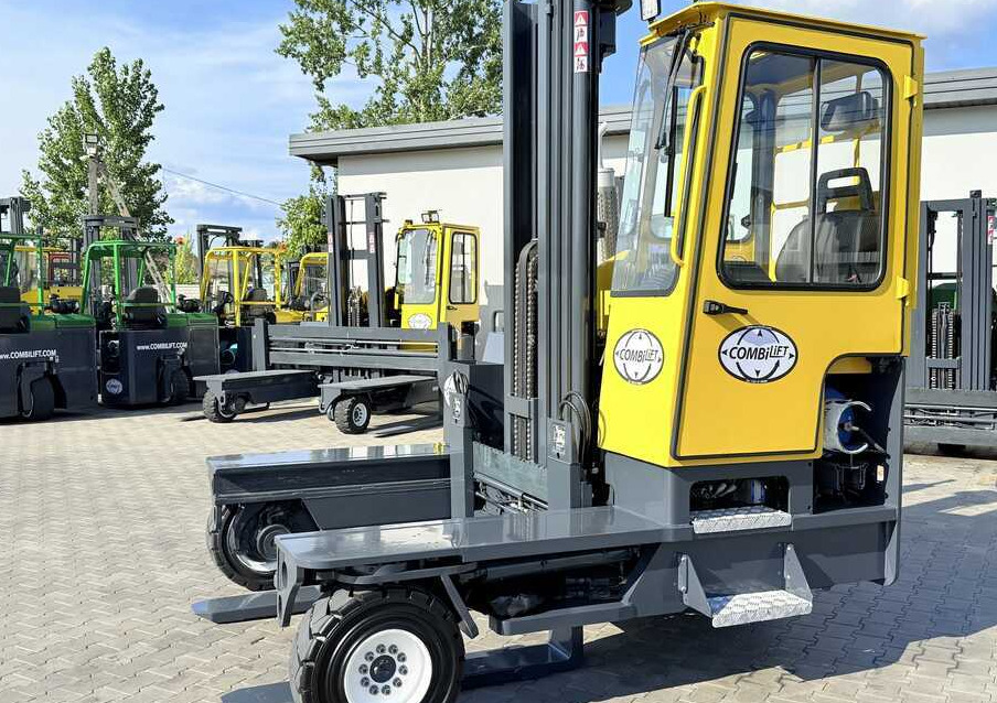 Combilift Combilift C5000XL / GAS / TRIPLEX 6000MM / FREE LIFT / FORK POSITIONER / HEATING / EXTENDABLE FORKS 1200/2000MM / FULL HEATED CABIN / EXCELLENT CONDITION / A wide range of four-way and sidel - 4-way reach truck: picture 3 Combilift Combilift C5000XL / GAS / TRIPLEX 6000MM / FREE LIFT / FORK POSITIONER / HEATING / EXTENDABLE FORKS 1200/2000MM / FULL HEATED CABIN / EXCELLENT CONDITION / A wide range of four-way and sidel - 4-way reach truck: picture 3