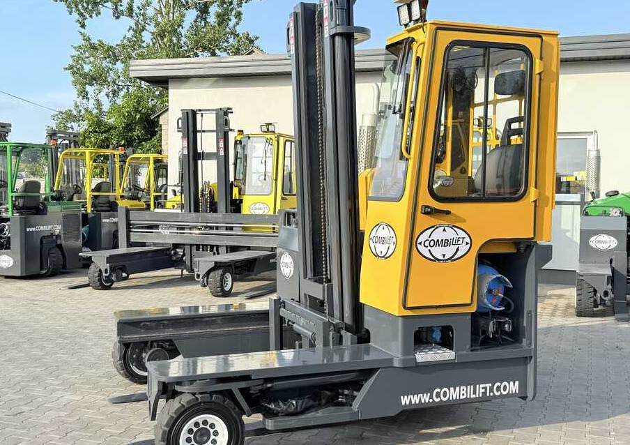 Combilift Multidirectional / 4-Way Forklift C4000 / LPG / Duplex 4500 mm / Only 6,604 Operating Hours / Side Shift / Full Cabin / Excellent Condition. Wide range of multidirectional and sideloader for - 4-way reach truck: picture 2 Combilift Multidirectional / 4-Way Forklift C4000 / LPG / Duplex 4500 mm / Only 6,604 Operating Hours / Side Shift / Full Cabin / Excellent Condition. Wide range of multidirectional and sideloader for - 4-way reach truck: picture 2