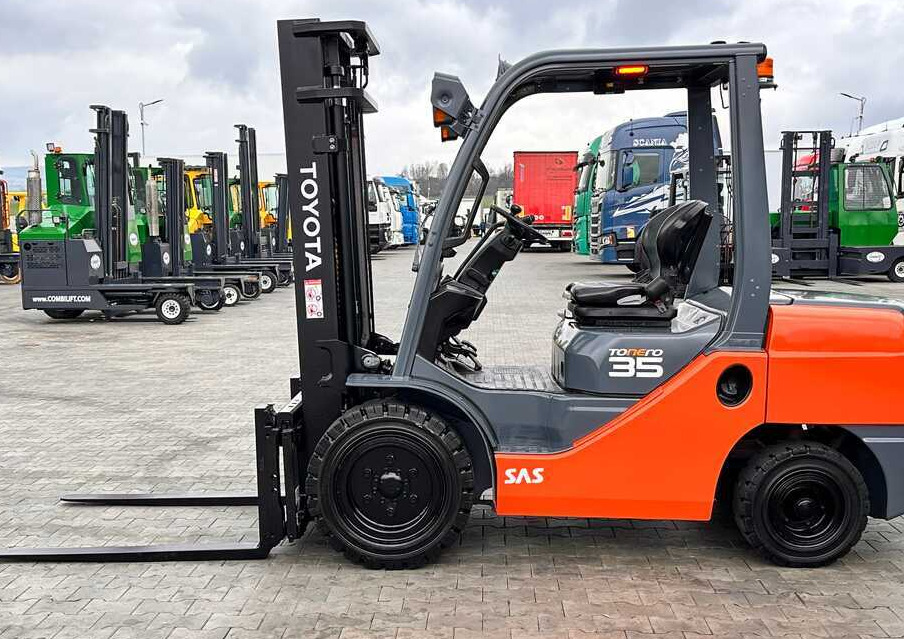 Toyota 52-8FDJF35 / DIESEL / 2016 / ONLY 2,096 HOURS / DUPLEX MAST / LIKE NEW - Diesel forklift: picture 3 Toyota 52-8FDJF35 / DIESEL / 2016 / ONLY 2,096 HOURS / DUPLEX MAST / LIKE NEW - Diesel forklift: picture 3