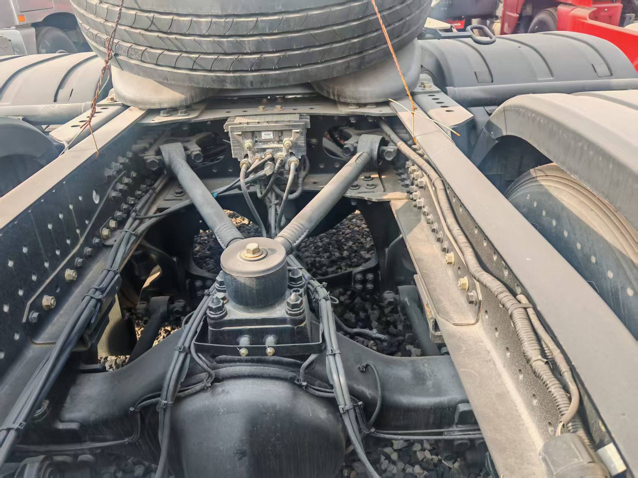 Auman 6×4 - Tipper semi-trailer: picture 3 Auman 6×4 - Tipper semi-trailer: picture 3