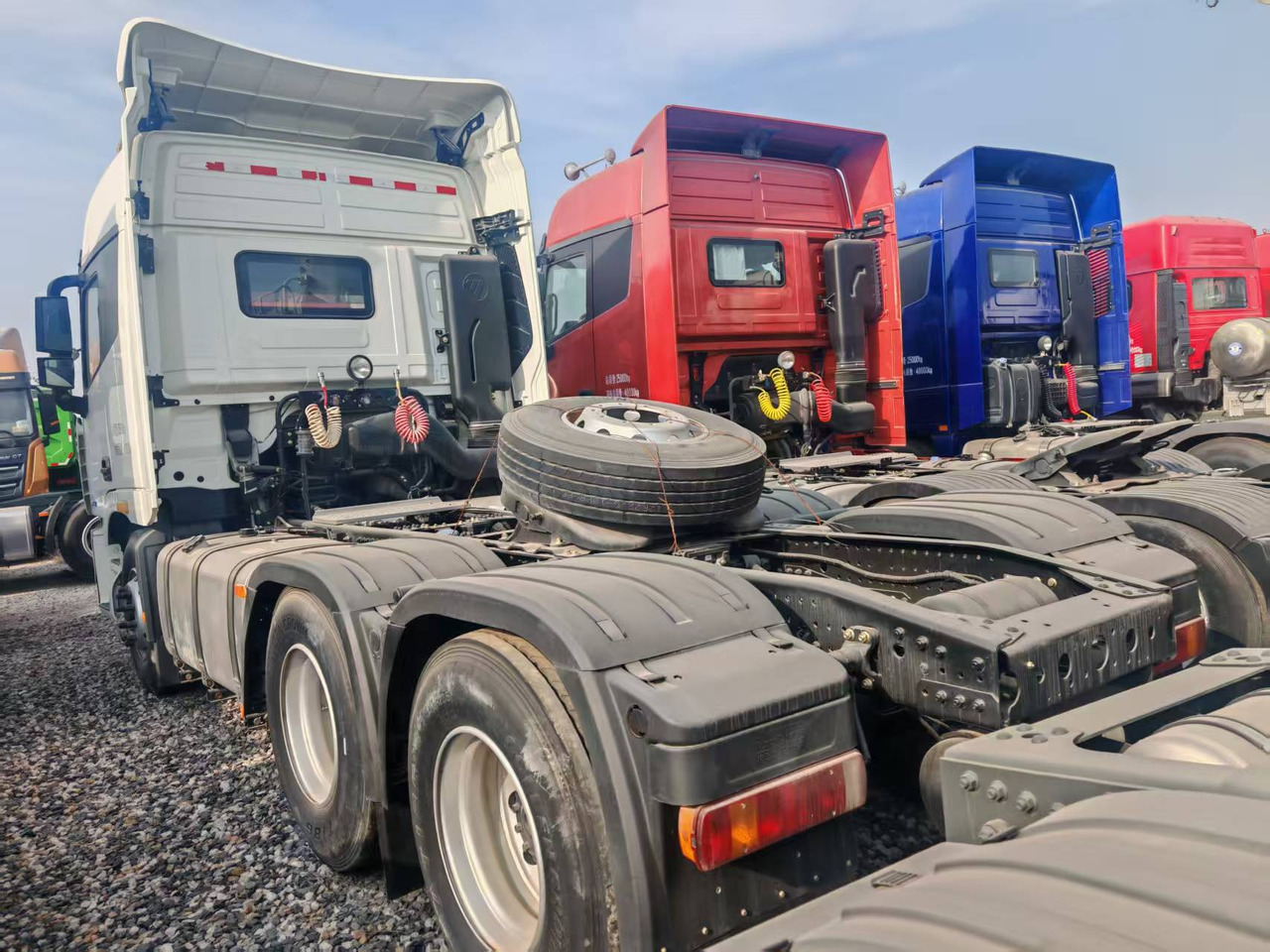 Auman 6×4 - Tipper semi-trailer: picture 2 Auman 6×4 - Tipper semi-trailer: picture 2