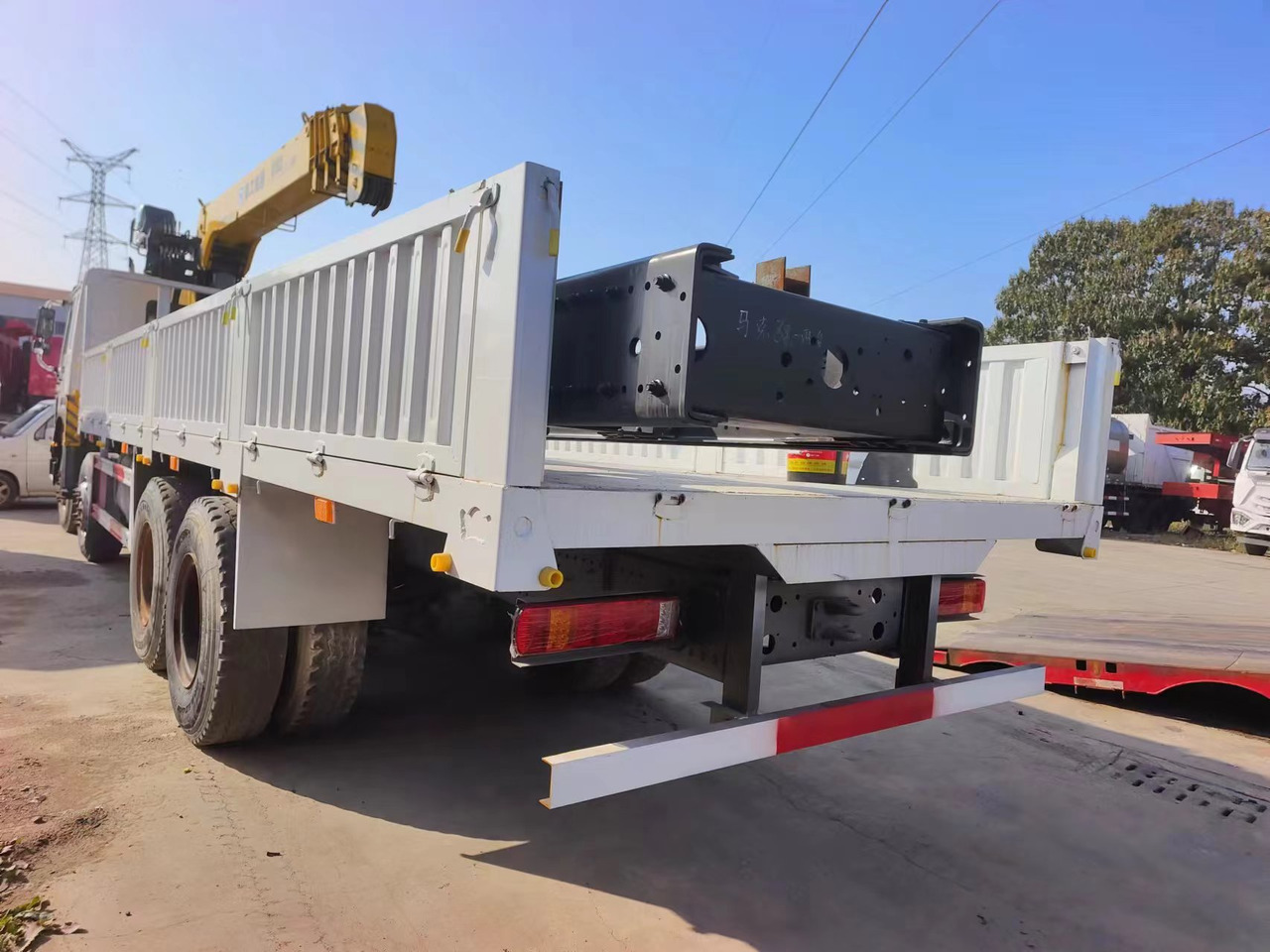 HOWO HOWO 371 chassis,10 TONS crane truck - Crane truck: picture 2 HOWO HOWO 371 chassis,10 TONS crane truck - Crane truck: picture 2