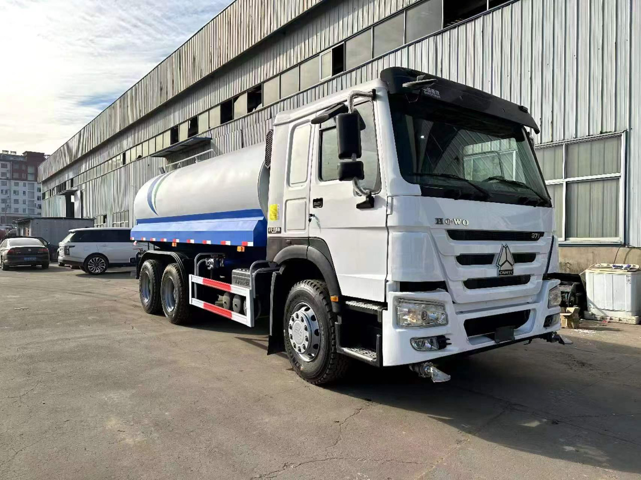 SINOTRUK 20 cubic meters tanker - Tanker truck: picture 1 SINOTRUK 20 cubic meters tanker - Tanker truck: picture 1