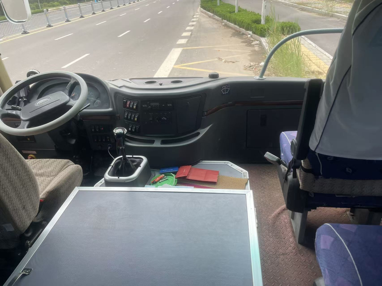 Coach YUTONG 31 seats  ZK6852HNG2: picture 6