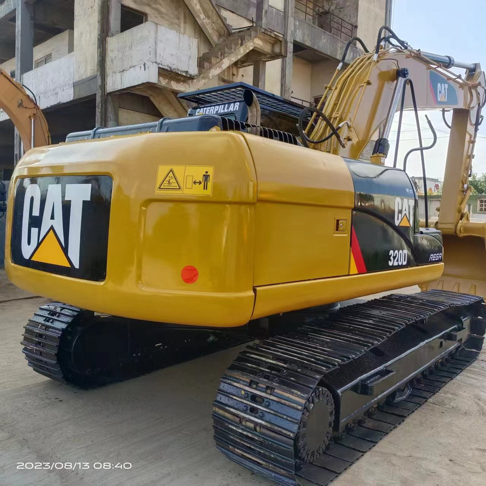 Crawler excavator CATERPILLAR 320D: picture 10