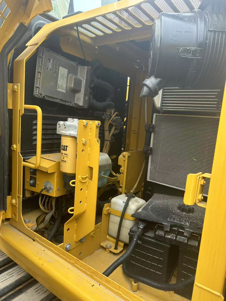 CRAWLER EXCAVATOR Used Caterpillar Cat312D2 Excavator Original Japan Heavy Machinery Caterpillar 312D2 Excavator for Sale - Crawler excavator: picture 2 CRAWLER EXCAVATOR Used Caterpillar Cat312D2 Excavator Original Japan Heavy Machinery Caterpillar 312D2 Excavator for Sale - Crawler excavator: picture 2