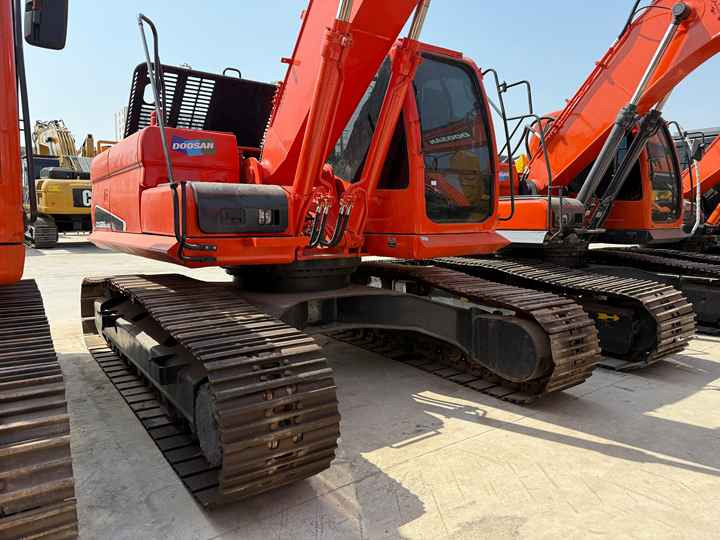 Heavy-Duty Doosan DX225LC-9C Excavator for Mining & Construction - Well-Maintained, Warranty Included - Crawler excavator: picture 3 Heavy-Duty Doosan DX225LC-9C Excavator for Mining & Construction - Well-Maintained, Warranty Included - Crawler excavator: picture 3
