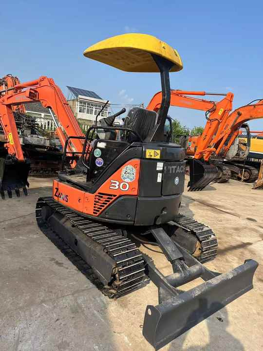 Original Japan Hitachi ZX30 Excavator Hitachi Excavator in Low Price for Hot Sale - Crawler excavator: picture 2 Original Japan Hitachi ZX30 Excavator Hitachi Excavator in Low Price for Hot Sale - Crawler excavator: picture 2