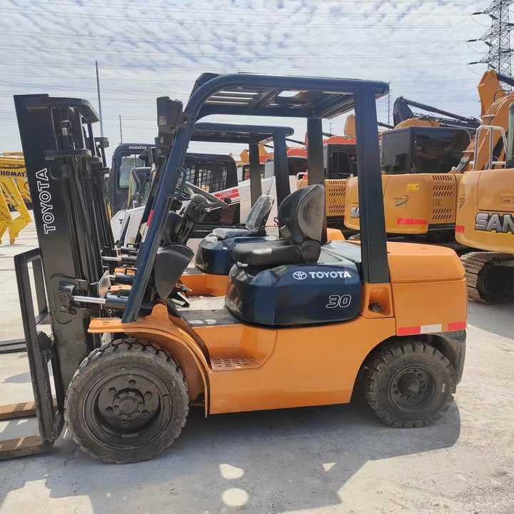 Secod Hand Japanese Brand Toyota 30 Forklift Mini 3 Ton Forklift with Good Performance and Less Working Time for Sale - Forklift: picture 3 Secod Hand Japanese Brand Toyota 30 Forklift Mini 3 Ton Forklift with Good Performance and Less Working Time for Sale - Forklift: picture 3