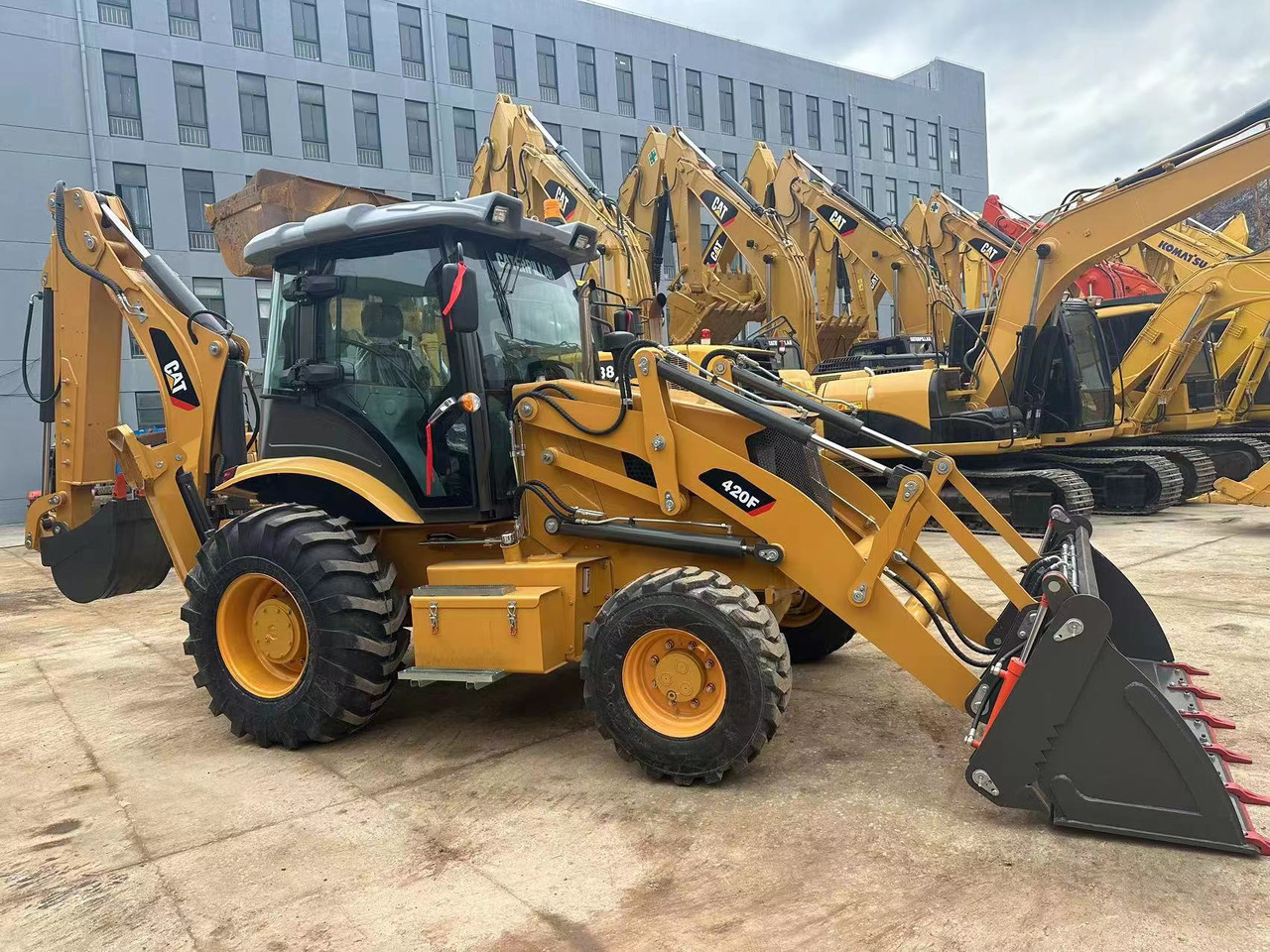 Used Backhoe High Quality CAT 420F - Backhoe loader: picture 2 Used Backhoe High Quality CAT 420F - Backhoe loader: picture 2