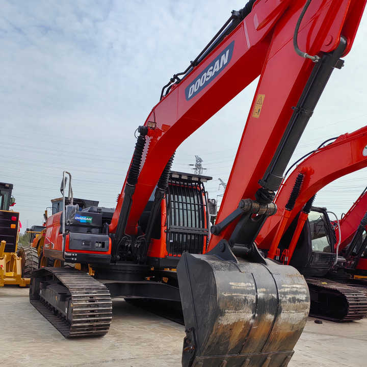 Used Doosan DX225LC-9C Hydraulic Excavator 25 Ton Doosan Dx225 Crawler Excavator with Excellent Performance Low Price for Sale - Excavator: picture 1 Used Doosan DX225LC-9C Hydraulic Excavator 25 Ton Doosan Dx225 Crawler Excavator with Excellent Performance Low Price for Sale - Excavator: picture 1