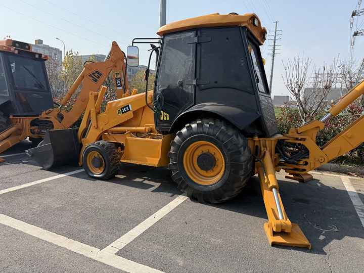 Used Hydraulic Backhoe Loader JCB3CX 7t in Good Condition Cheap Price in Stock Jcb 3cx 4cx 4cx Loader in Hefei for Sale - Backhoe loader: picture 4 Used Hydraulic Backhoe Loader JCB3CX 7t in Good Condition Cheap Price in Stock Jcb 3cx 4cx 4cx Loader in Hefei for Sale - Backhoe loader: picture 4