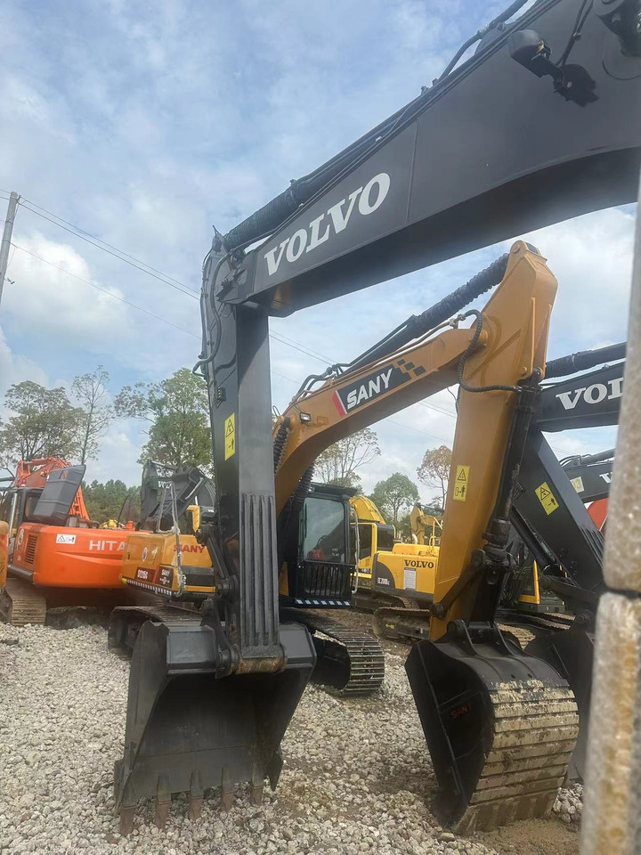 Used VOLVO EC210 Excavator Efficient Heavy Construction Equipment with Original Engine Second Hand Crawler Excavator - Crawler excavator: picture 3 Used VOLVO EC210 Excavator Efficient Heavy Construction Equipment with Original Engine Second Hand Crawler Excavator - Crawler excavator: picture 3