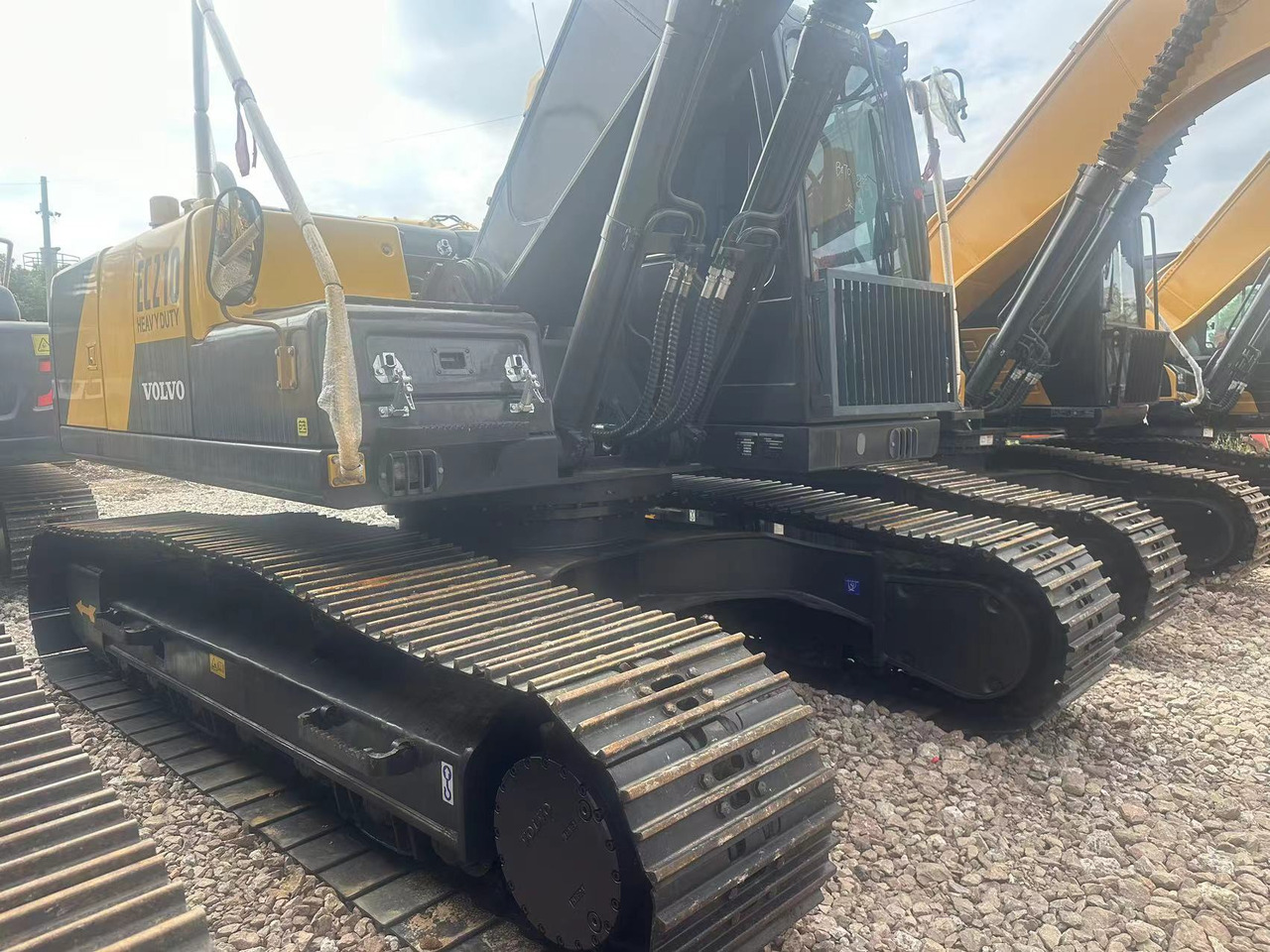 Used VOLVO EC210 Excavator Efficient Heavy Construction Equipment with Original Engine Second Hand Crawler Excavator - Crawler excavator: picture 5 Used VOLVO EC210 Excavator Efficient Heavy Construction Equipment with Original Engine Second Hand Crawler Excavator - Crawler excavator: picture 5