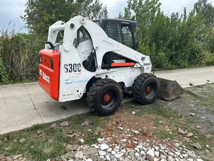 Very Good Machine Used Skid Wheel Loader Bobcat S300 for Sale - Skid steer loader: picture 2 Very Good Machine Used Skid Wheel Loader Bobcat S300 for Sale - Skid steer loader: picture 2