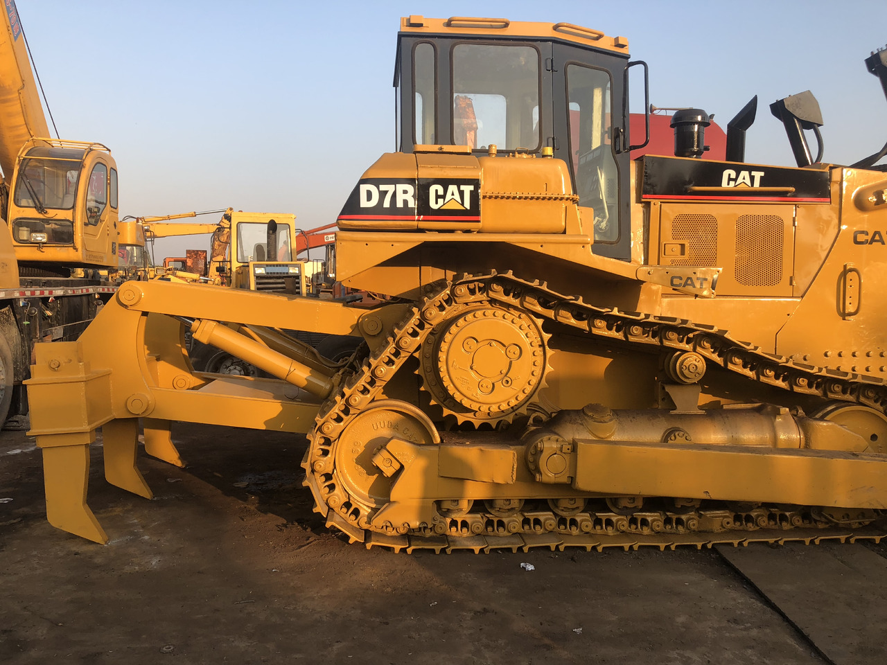 Used bulldozer CAT D7R high quality hotsale - Bulldozer: picture 5 Used bulldozer CAT D7R high quality hotsale - Bulldozer: picture 5