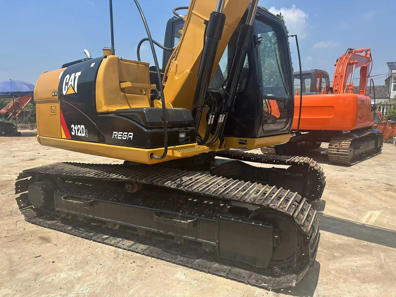 CATERPILLAR 312D2 - Mini excavator: picture 2 CATERPILLAR 312D2 - Mini excavator: picture 2