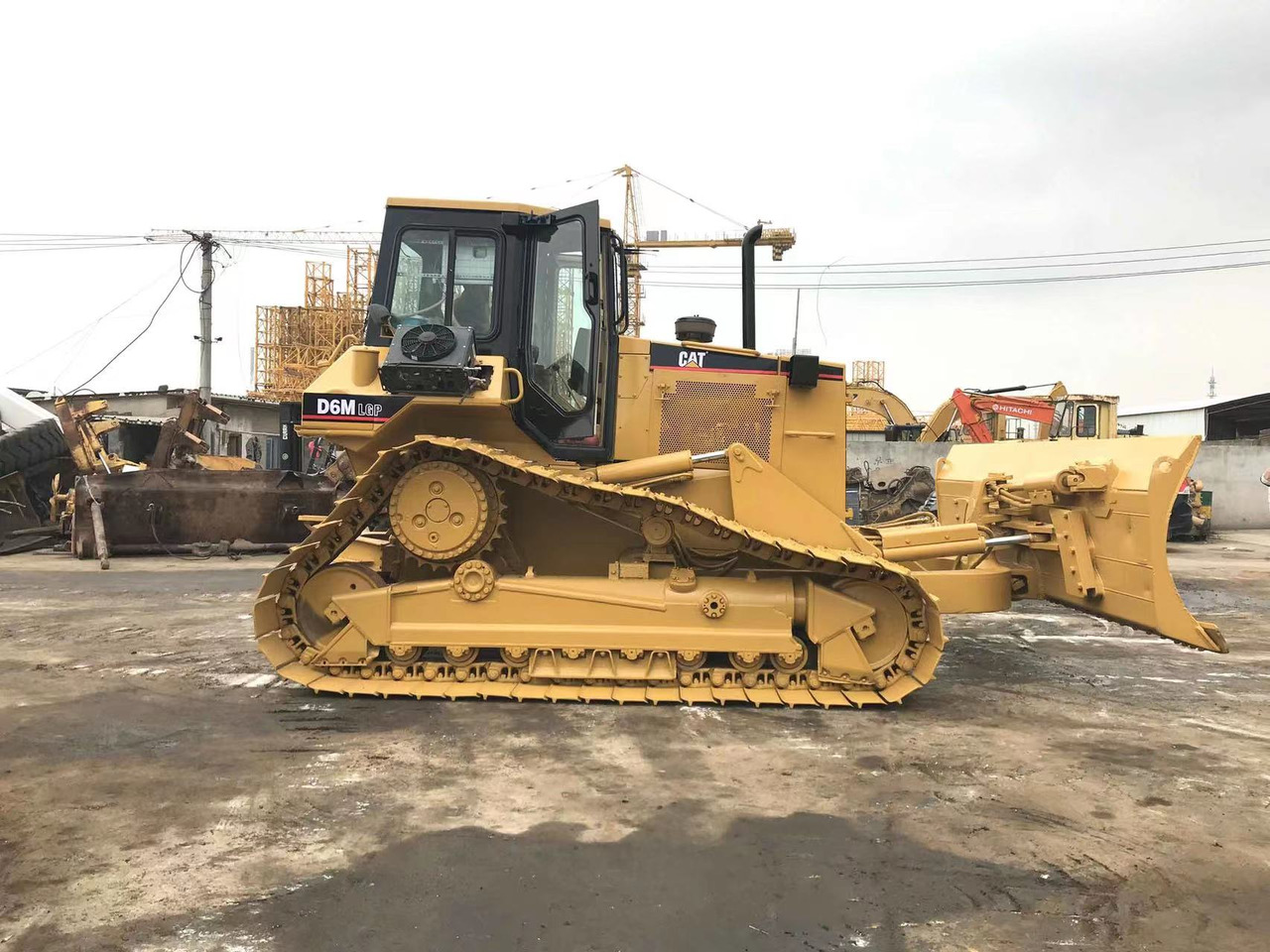 CATERPILLAR D6M - Bulldozer: picture 1 CATERPILLAR D6M - Bulldozer: picture 1