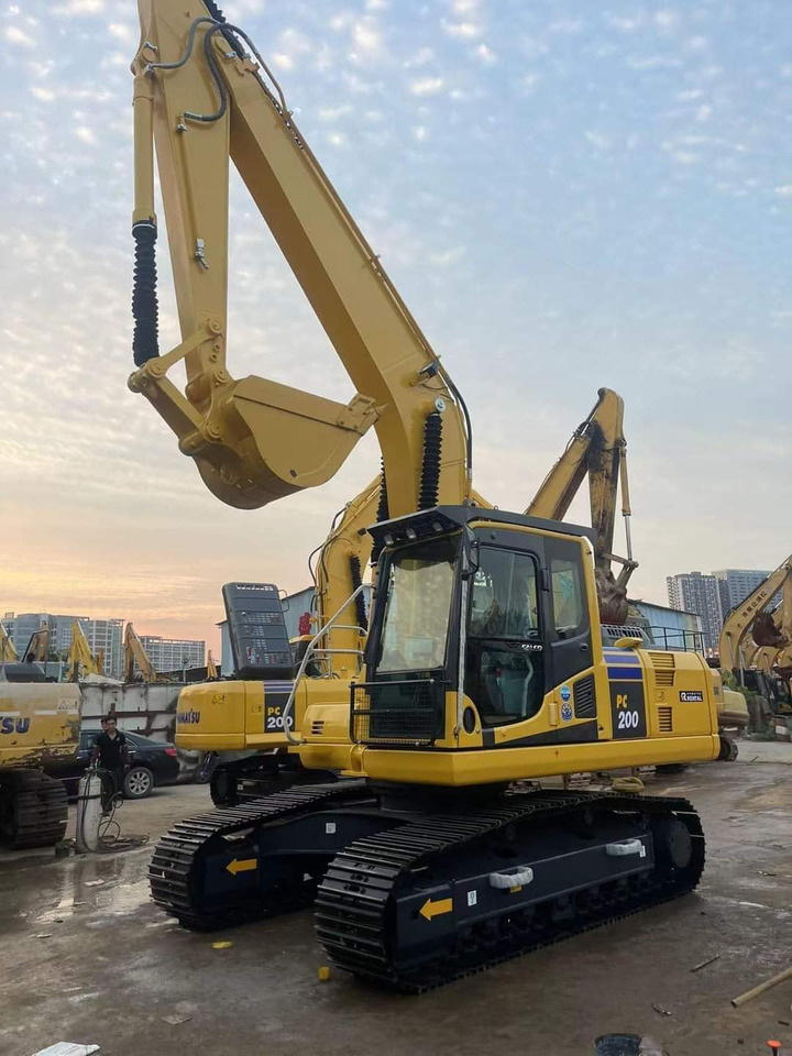 KOMATSU PC200-8 - Crawler excavator: picture 2 KOMATSU PC200-8 - Crawler excavator: picture 2