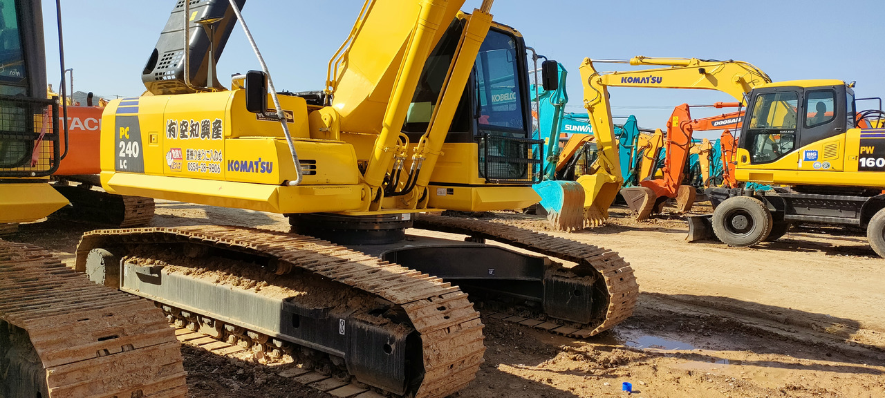 KOMATSU PC240-8 - Crawler excavator: picture 4 KOMATSU PC240-8 - Crawler excavator: picture 4