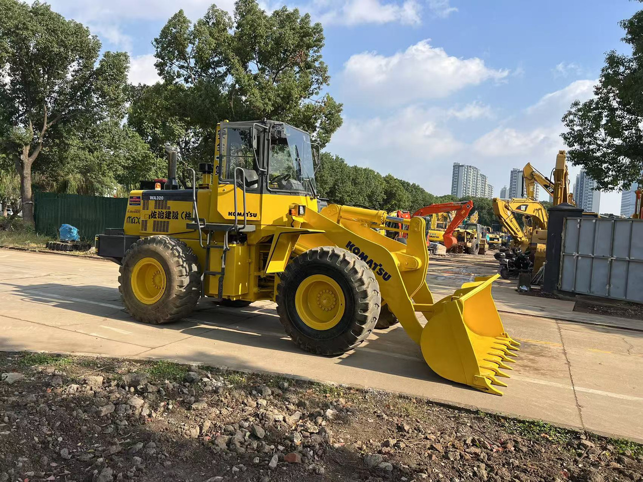 KOMATSU WA320-3 - Wheel loader: picture 1 KOMATSU WA320-3 - Wheel loader: picture 1