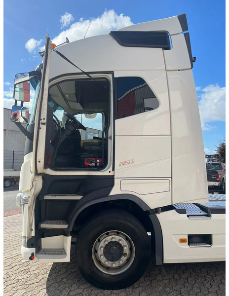 Tractor truck Volvo FH 16.650 FH16: picture 11