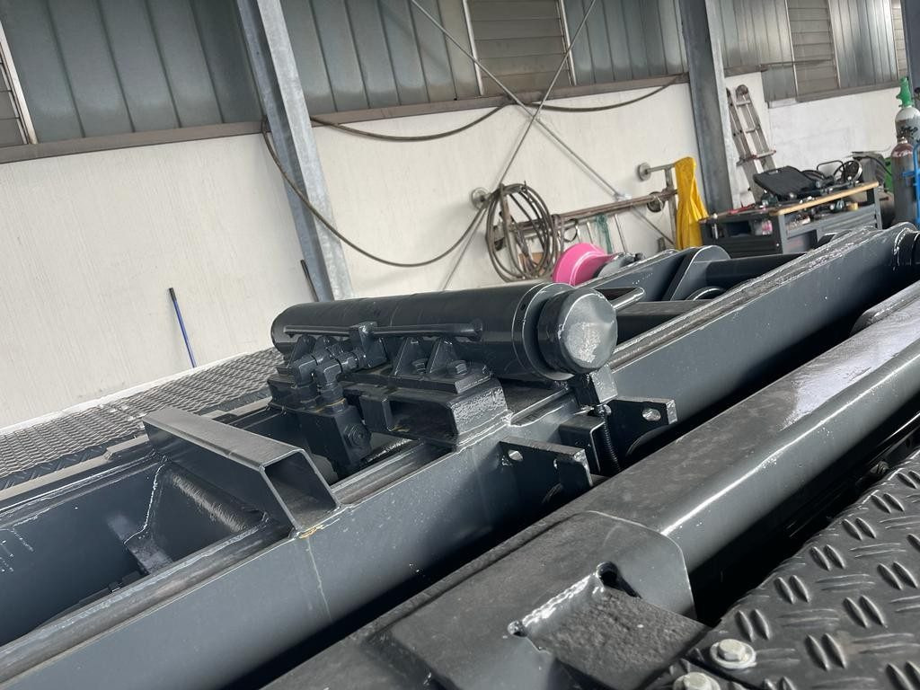 BLOCCAGGIO POSTERIORE INTERNO CON 2 PISTONI - Body and exterior for Truck: picture 4 BLOCCAGGIO POSTERIORE INTERNO CON 2 PISTONI - Body and exterior for Truck: picture 4