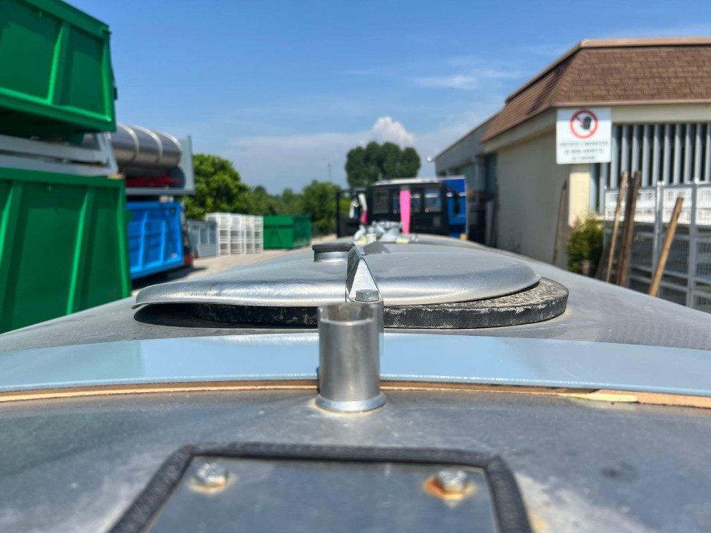 CISTERNA USATA SCARRABILE IN ACCIAIO - Roll-off container: picture 5 CISTERNA USATA SCARRABILE IN ACCIAIO - Roll-off container: picture 5