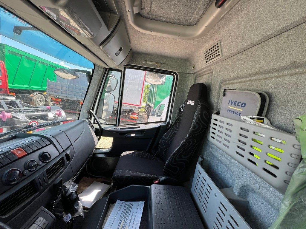 Hook lift truck IVECO EUROCARGO 120E28 CON SCARRABILE NUOVO: picture 12