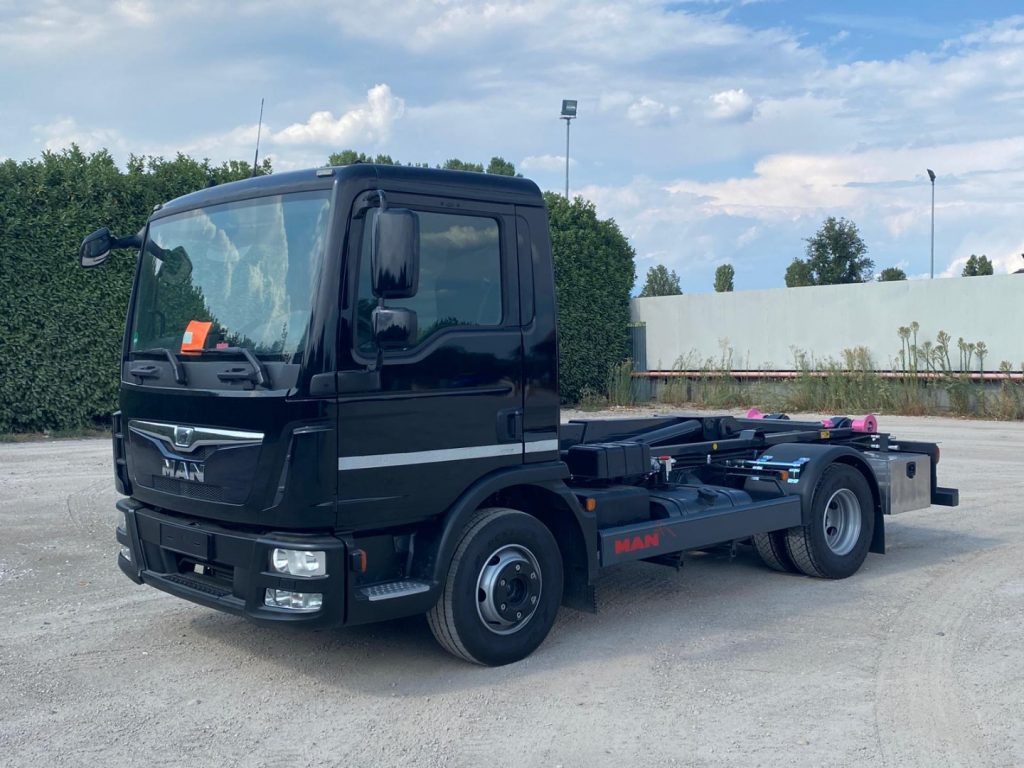 Hook lift truck MAN TGL 12.220 CON SCARRABILE NUOVO: picture 6