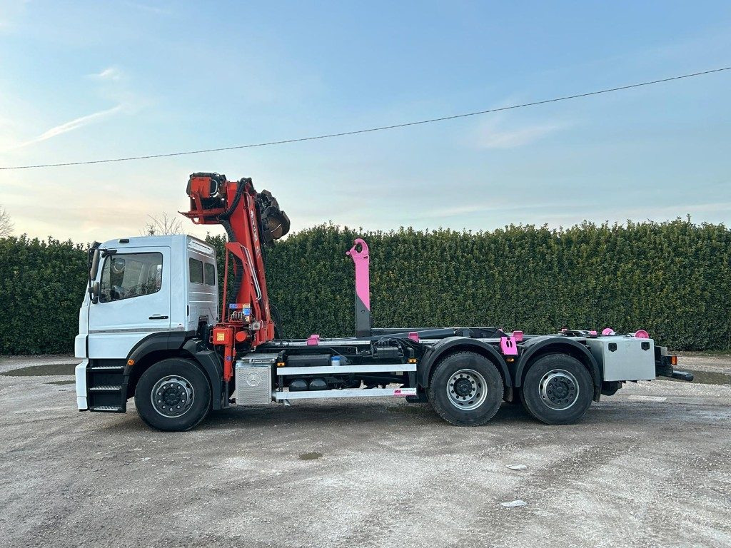 MERCEDES-BENZ MERCEDES AXOR 2533 SCARRABILE CON GRU E POLIPO - Hook lift truck: picture 5 MERCEDES-BENZ MERCEDES AXOR 2533 SCARRABILE CON GRU E POLIPO - Hook lift truck: picture 5