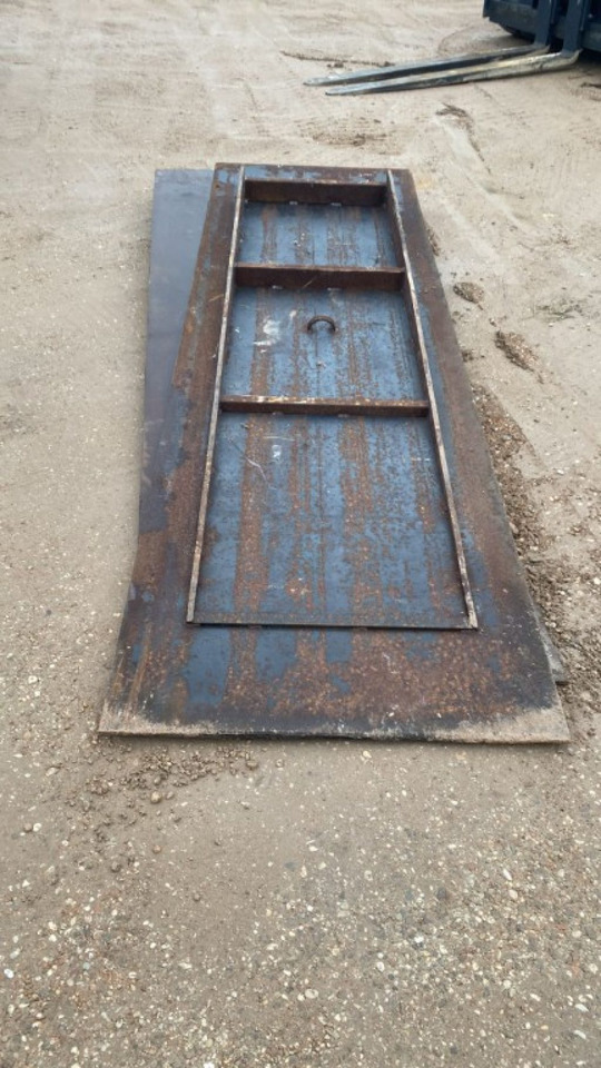 PEDANE IN FERRO PER CONTAINER - Body and exterior for Swap body/ Container: picture 4 PEDANE IN FERRO PER CONTAINER - Body and exterior for Swap body/ Container: picture 4