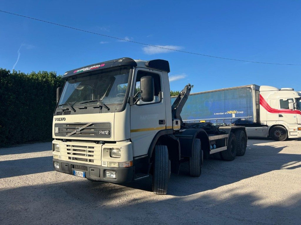 VOLVO FM12 SCARRABILE - Hook lift truck: picture 1 VOLVO FM12 SCARRABILE - Hook lift truck: picture 1