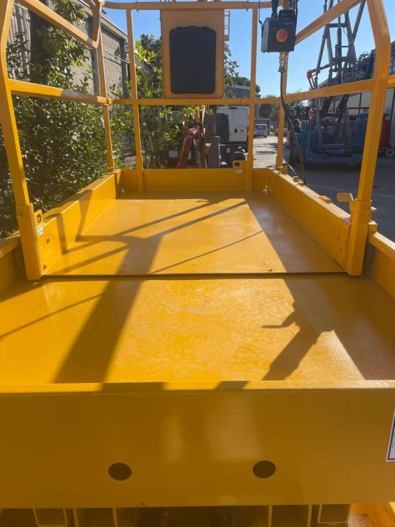 Haulotte COMPACT 10 - Scissor lift: picture 3 Haulotte COMPACT 10 - Scissor lift: picture 3