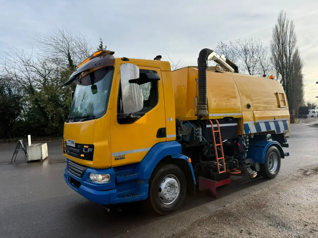 DAF LF 55.220 (Road-Sweeper with Vacuum) - LHD - Road sweeper: picture 5 DAF LF 55.220 (Road-Sweeper with Vacuum) - LHD - Road sweeper: picture 5