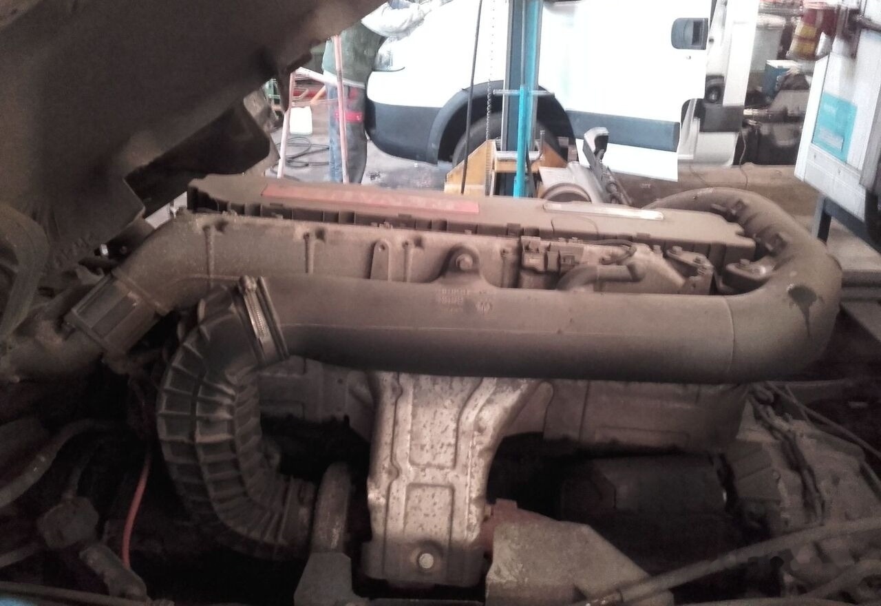 Renault DXI 7 320 E3   Renault Premium - Engine for Truck: picture 2 Renault DXI 7 320 E3   Renault Premium - Engine for Truck: picture 2