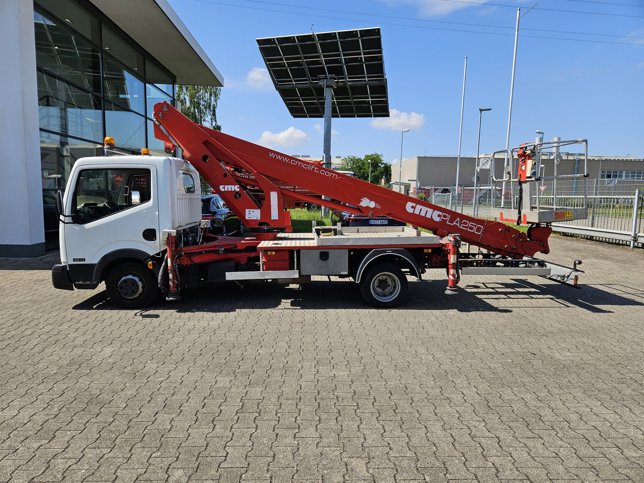 Nissan Cabstar CMC PLA 250 - 25m TOP nur 420 Stunden! - Truck with aerial platform: picture 1 Nissan Cabstar CMC PLA 250 - 25m TOP nur 420 Stunden! - Truck with aerial platform: picture 1