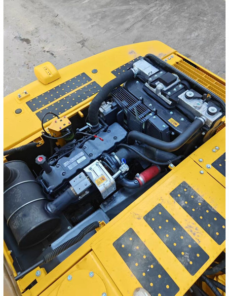 Komatsu PC220-8 - Crawler excavator: picture 3 Komatsu PC220-8 - Crawler excavator: picture 3