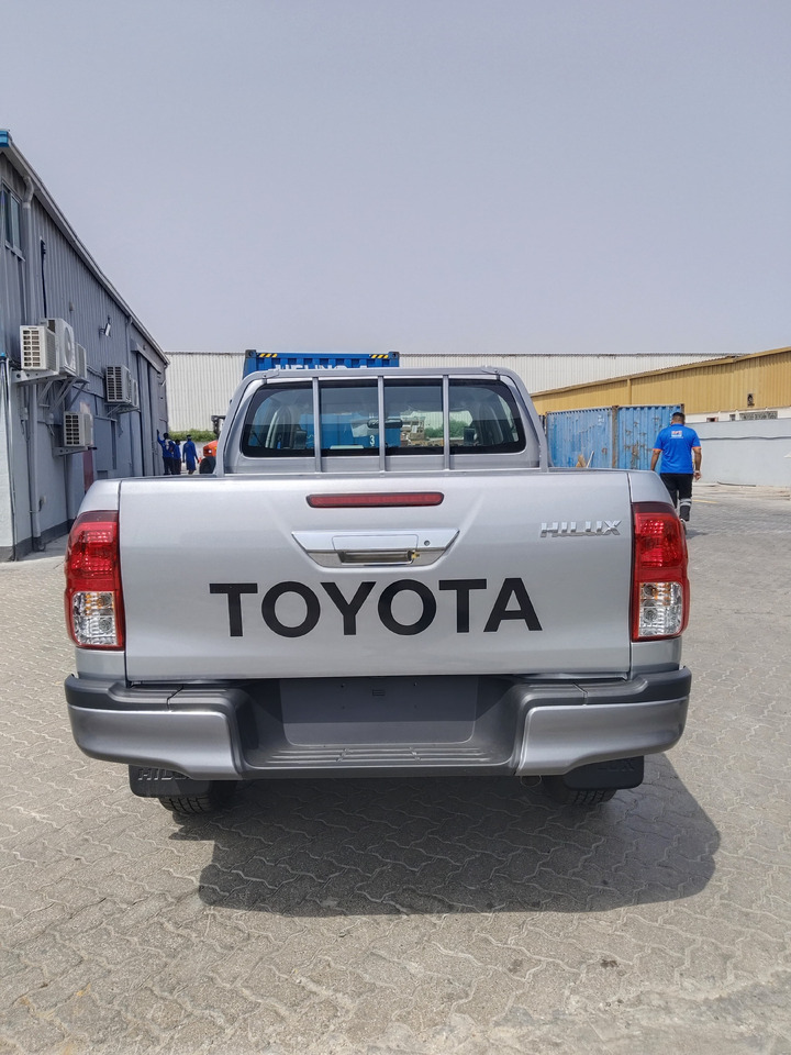Toyota Hilux - Pickup truck, Combi van: picture 2 Toyota Hilux - Pickup truck, Combi van: picture 2
